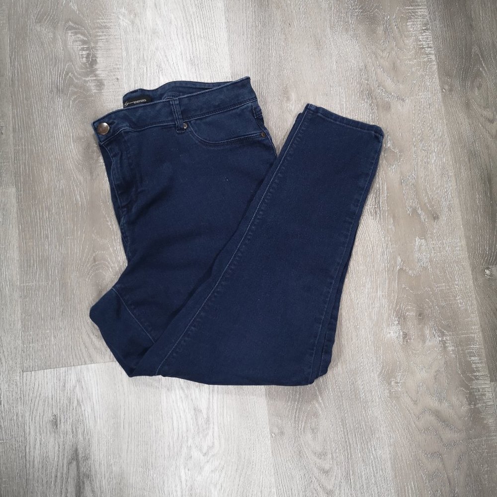 AZ Denim Ladies Size 20 Medium Wash Zipper & Button Closure Blue Jeans